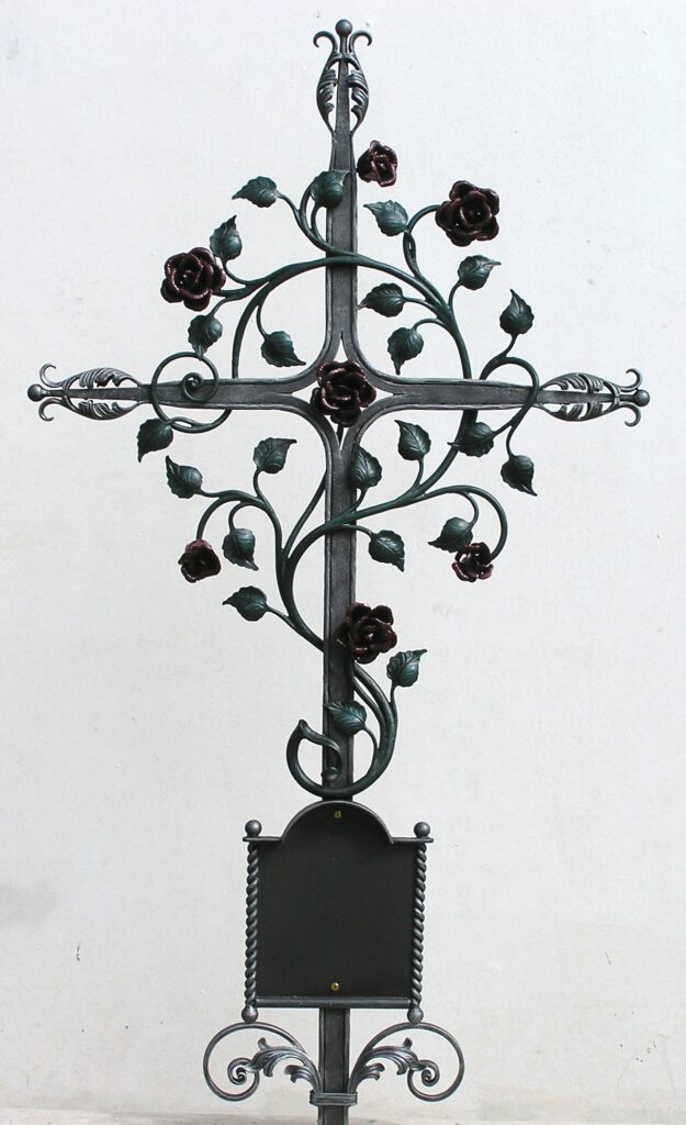 Grabkreuz mit Rosen 